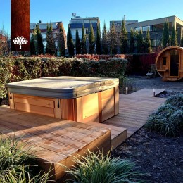 Afgelopen week hebben wij een trouwe klant blij kunnen maken met een prachtige spa en barrel sauna van Jaro & Jolie 